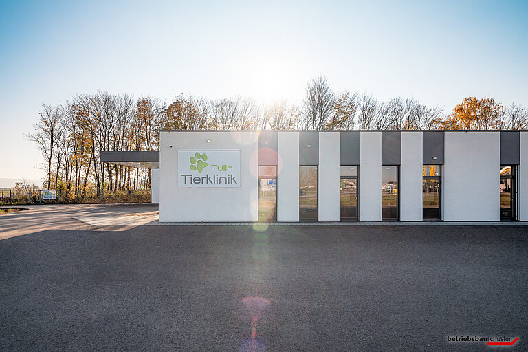 Tierklinik Tulln Außenansicht Seite