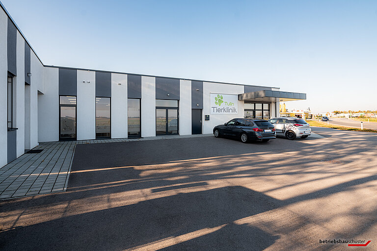 Tierklinik Tulln Außenansicht Eingang 1