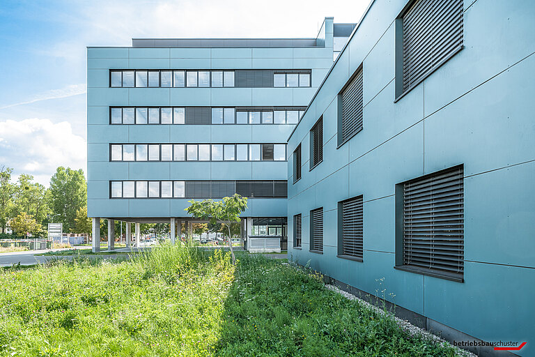 Lunatone beide Bürogebäude