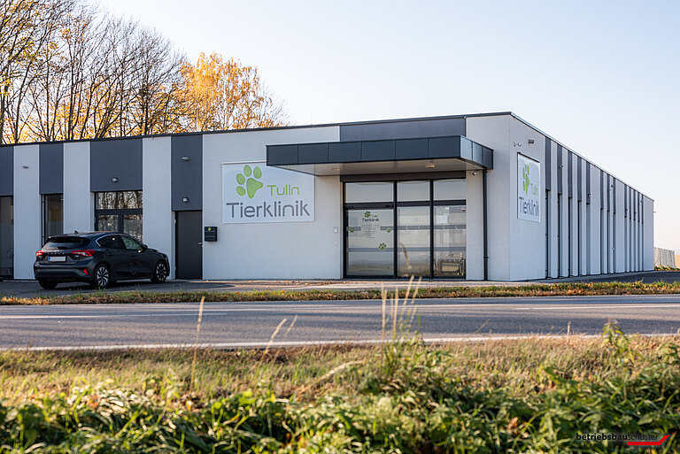 Tierklinik Tulln Außenansicht Eingang vorne