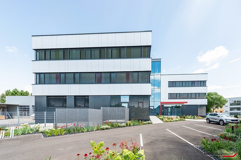 Betriebsbau Schuster Außenansicht West