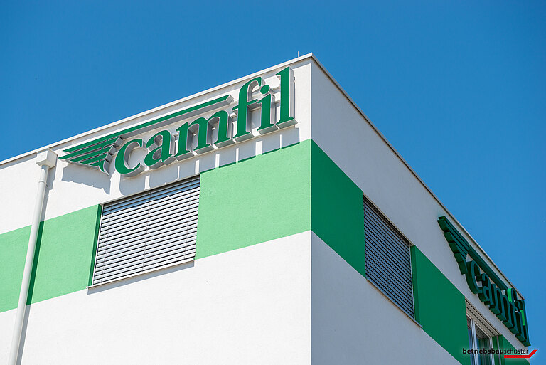 Camfil Außenansicht Büro Logo