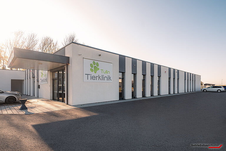 Tierklinik Tulln Außenansicht Seite von vorne