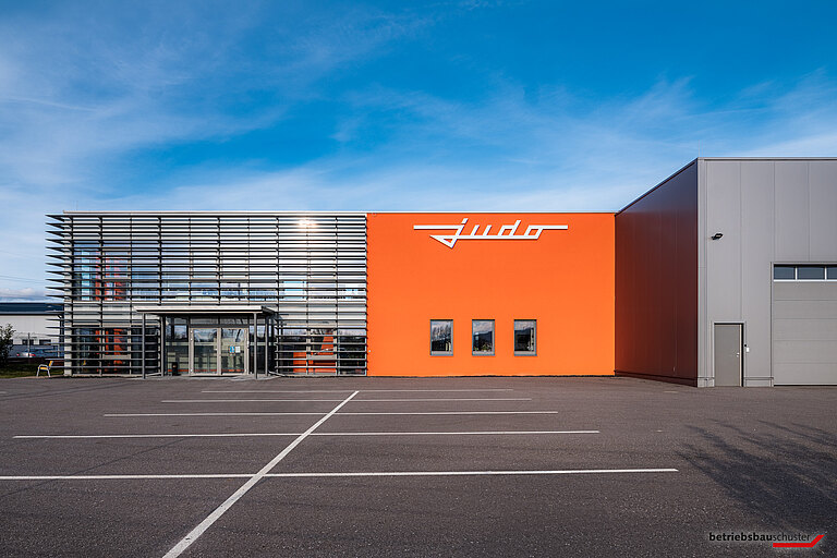Judo Außenansicht Büro Frontal